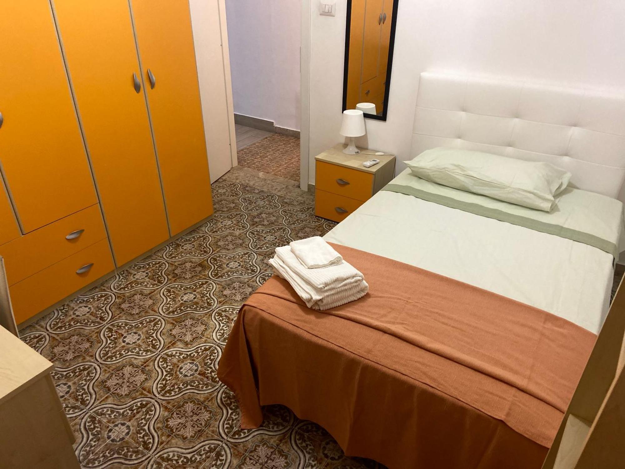 Casa Vacanza La Collegiata Catania Bagian luar foto