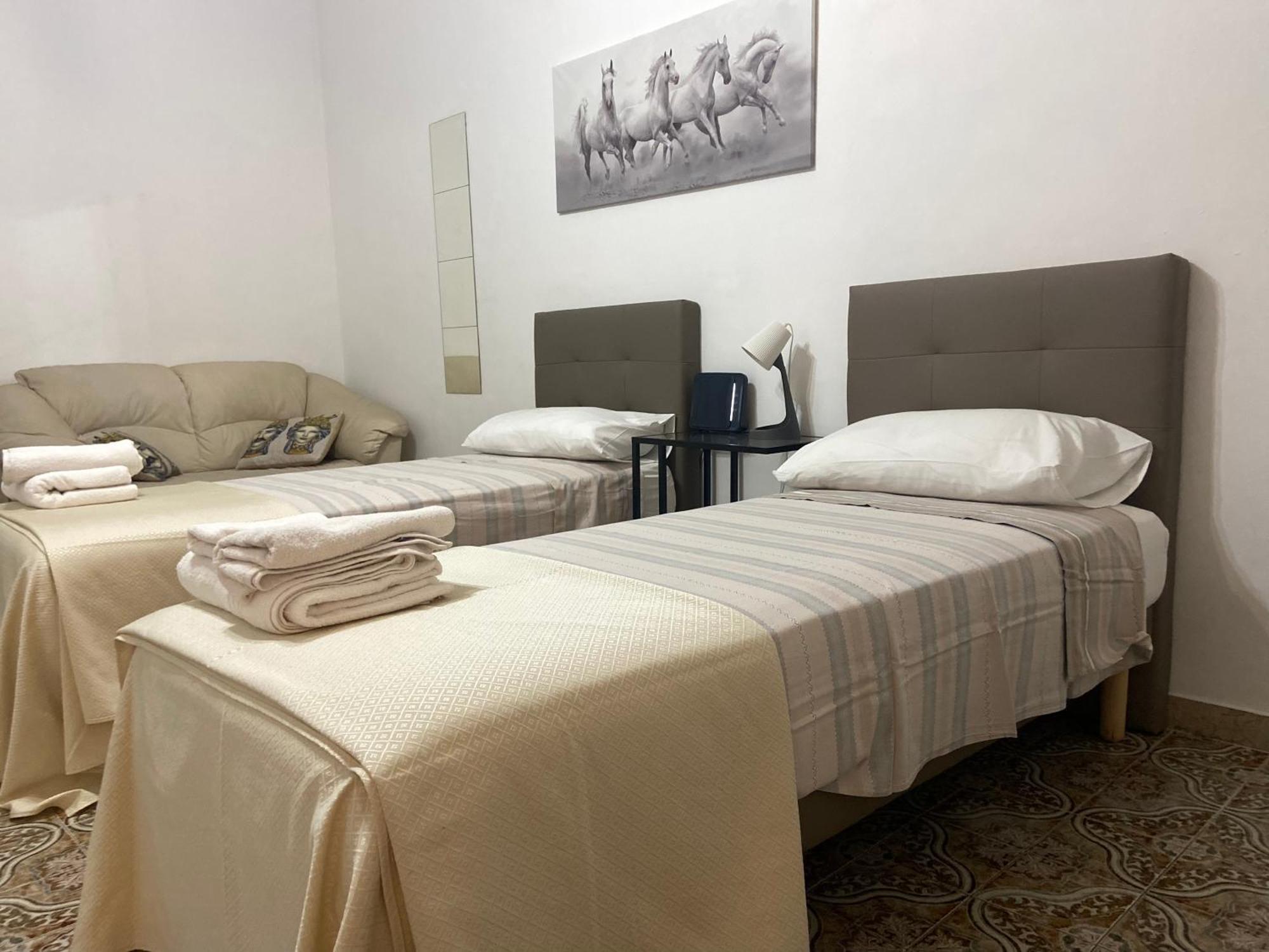 Casa Vacanza La Collegiata Catania Bagian luar foto