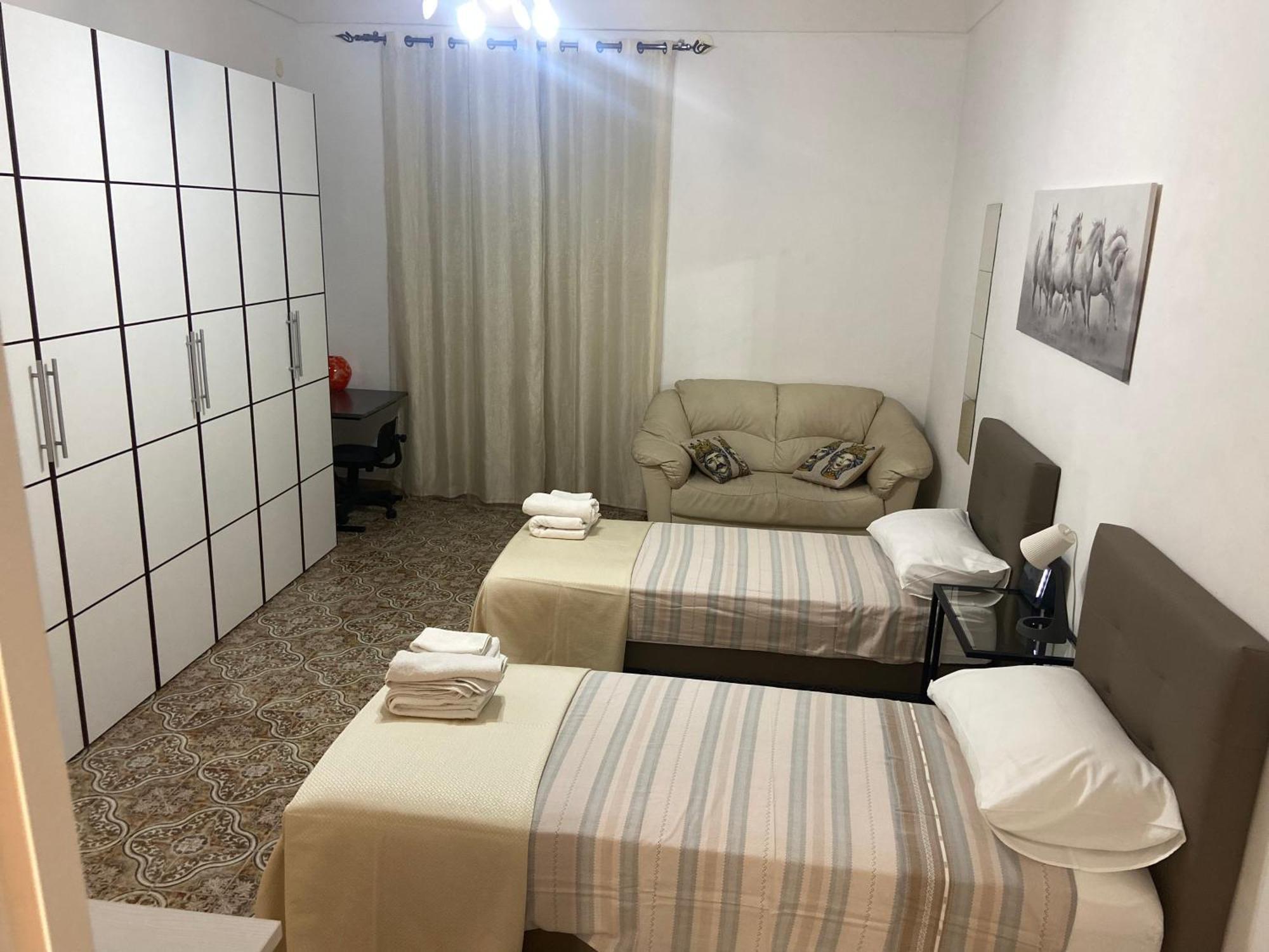 Casa Vacanza La Collegiata Catania Bagian luar foto